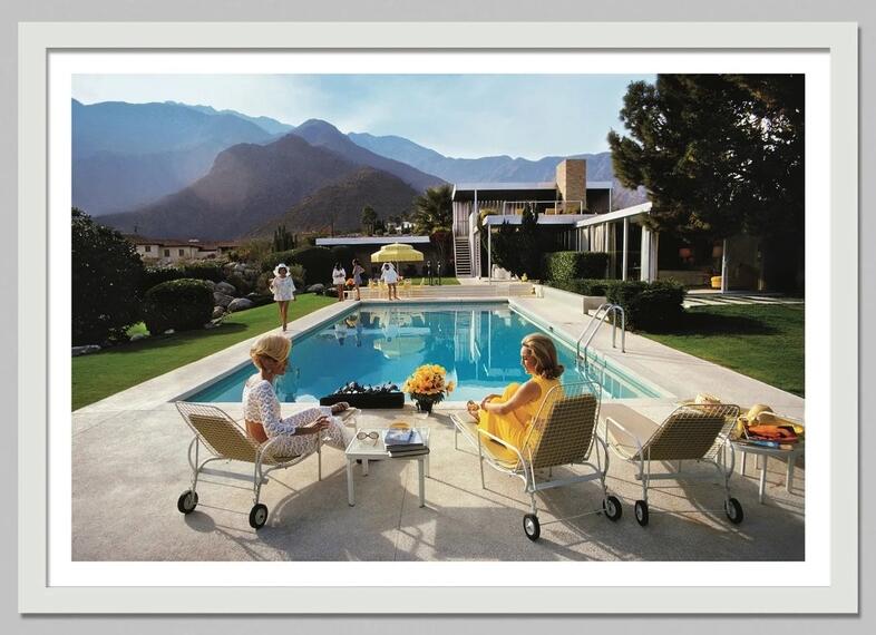 Retro Poolside Host Luxury Lif - Luxury Lifestyle Pictures reseña y precio