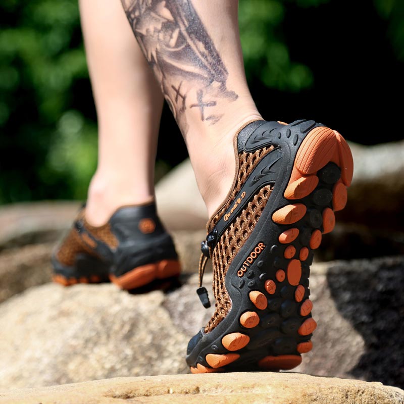 trekking mountain mens sports  - Luxury Lifestyle Resorts reseña y precio