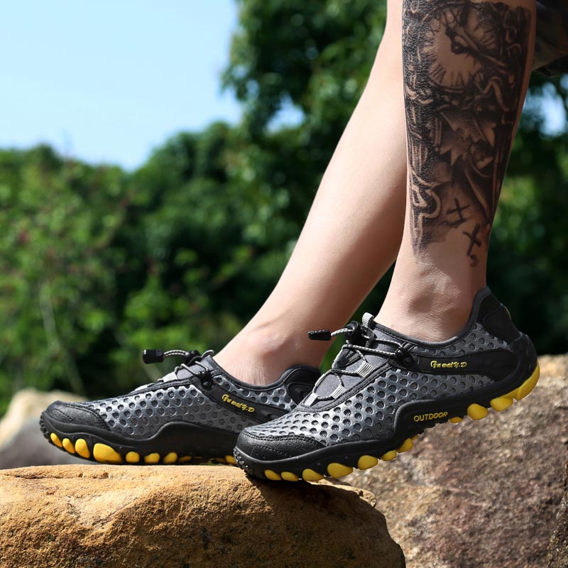 trekking mountain mens sports  - Luxury Lifestyle Resorts reseña y precio
